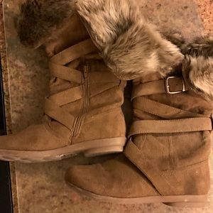 Faux fur zipper boots